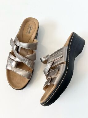 Clarks Women’s metallic slip on sandals Size 7.5 Comfort Summer Arch support